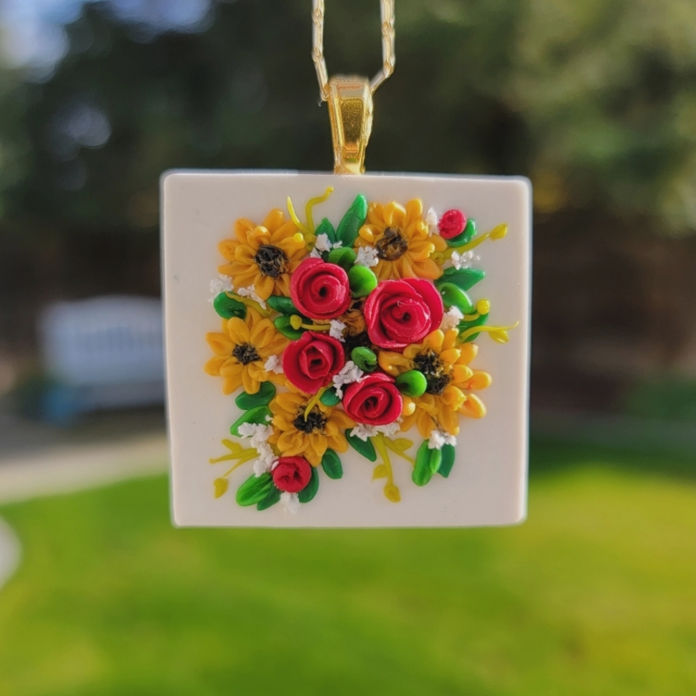 Hand crafted floral pendant🌻⚘️